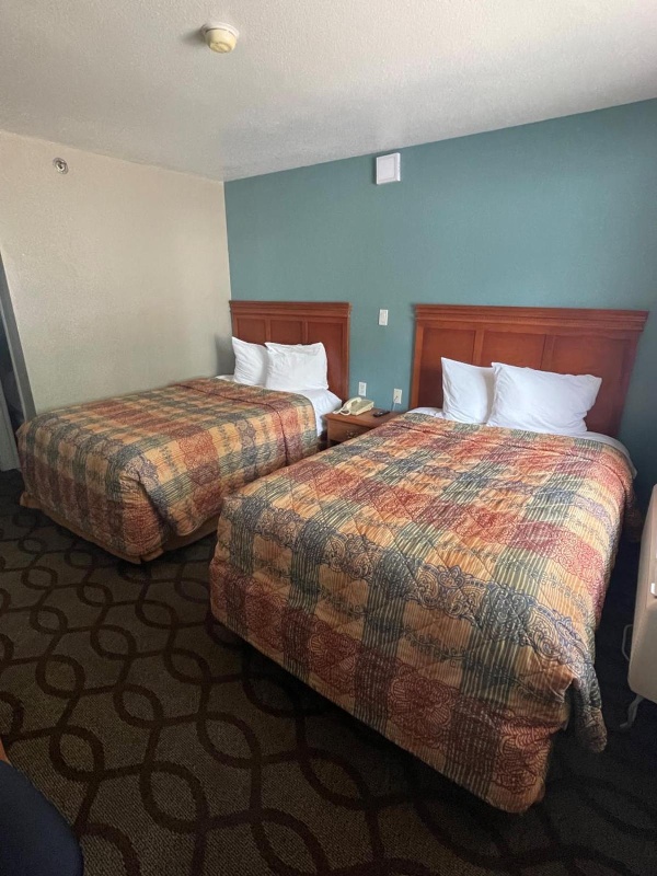 Super 7 Inn image 14