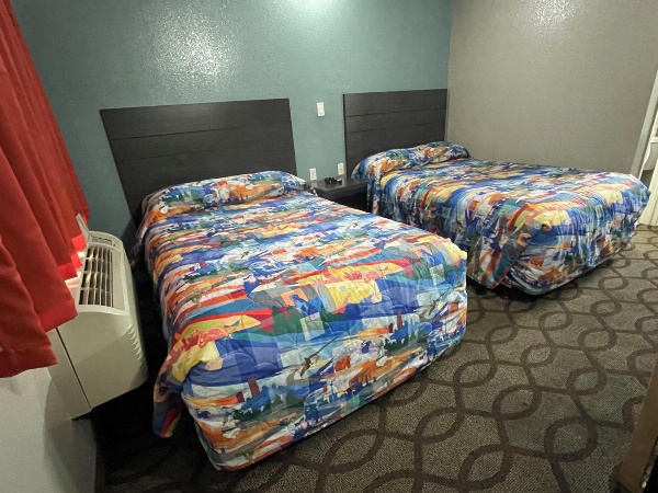 Super 7 Inn image 16
