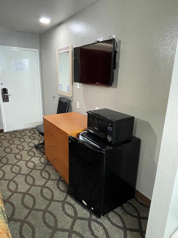 Super 7 Inn image 19