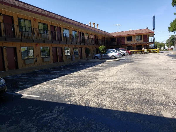 Super 7 Inn image 5